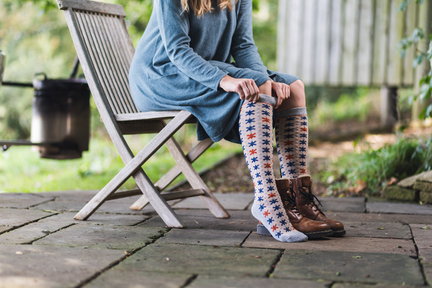 Are thick or thin socks better for walking?